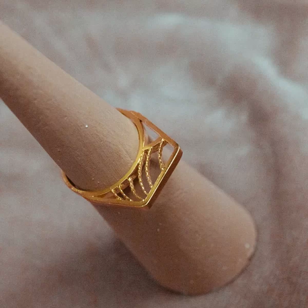 Trapezoid Ring