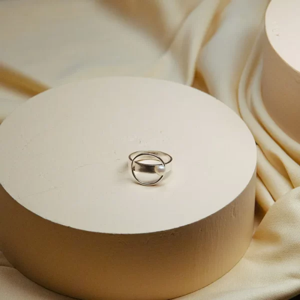 Circle Pearl Ring